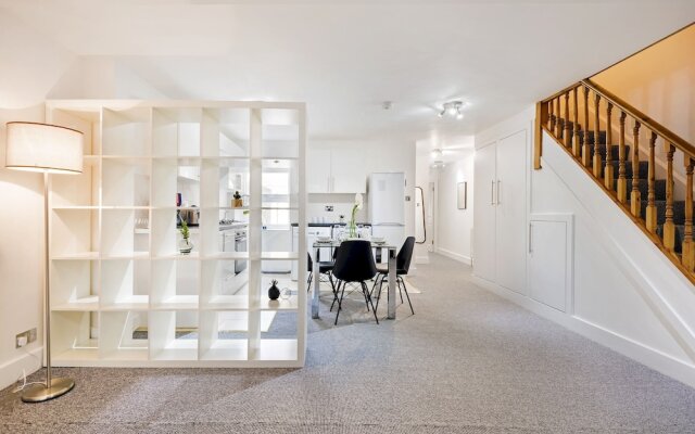 Modern Kensal Green Apartment