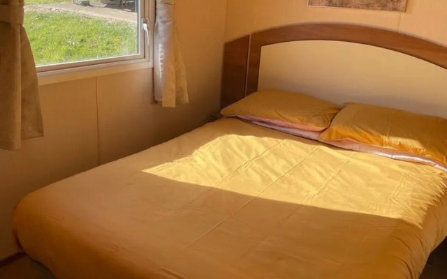 Challaborough bay Caravan, Sleeps 8, pet Friendly