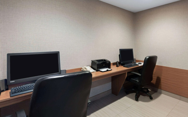 Microtel Inn & Suites by Wyndham Kirkland Lake