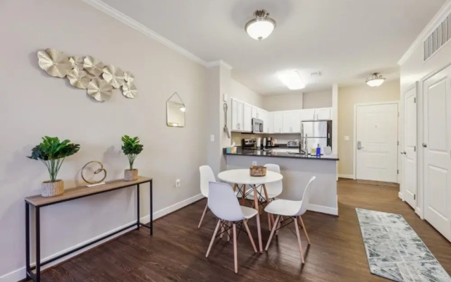 Stylish 1 BR Apartment w Movie Theater