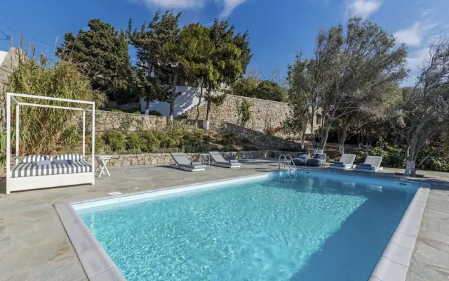 Traditional Villa With Swimming Pool