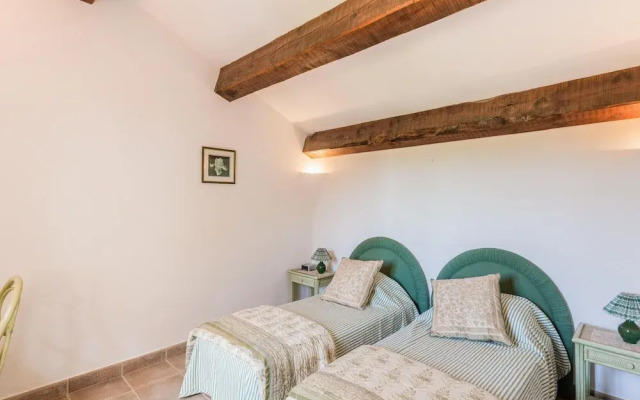 Chateau in Lorgues With Pool & Vineyard Views