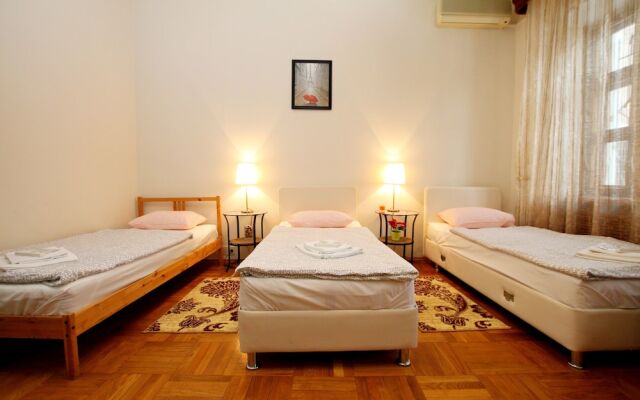 Hotel Life on Belorusskaya