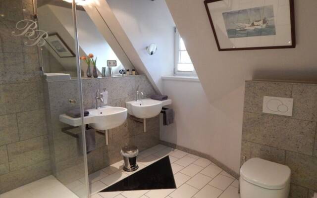 15 Bohler Brise Modern Retreat