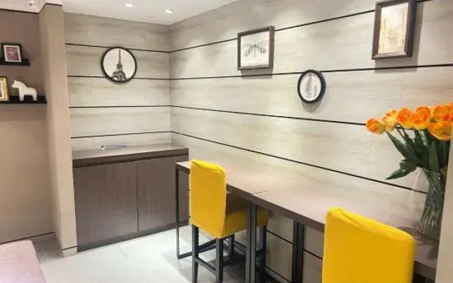 Starway Hotel (Beijing Guangqumenwai Metro Station)