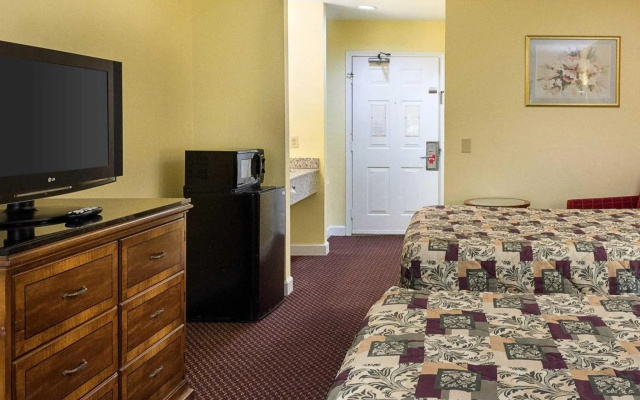 Econo Lodge Inn and Suites Carrollton Smithfield