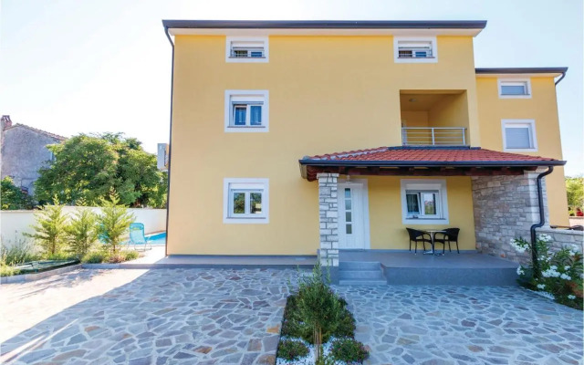 Six-Bedroom Holiday home in Perci