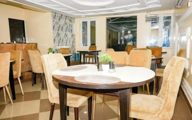 Sarina Suites and Apartments