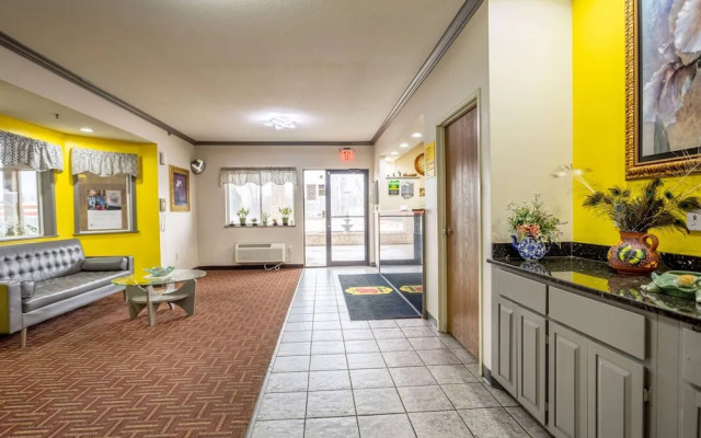 Super 8 Big Rapids MI