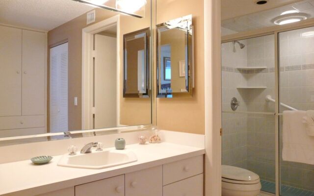 Alluring Beachfront Condo With Pool and Ocean Views