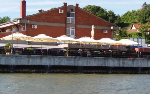 Apartments Zlatna Ribica