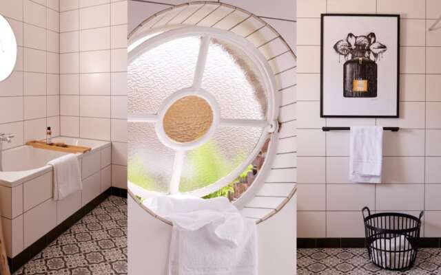 Flamboyant Farmhouse in Baarlo With Hot Tub, Garden