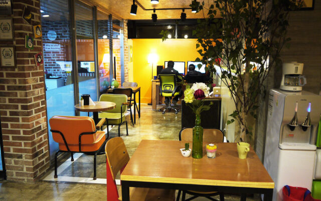 Travelers Planet Studio Type Hostel