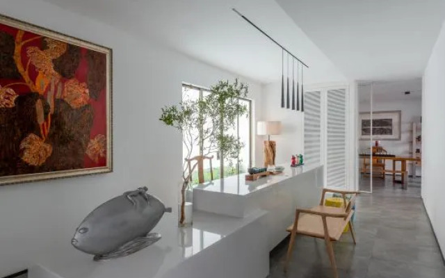 Jinghu Greater Bay Area Renwen Hotel