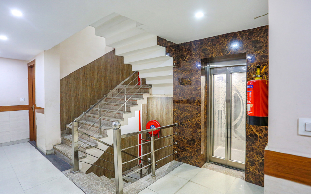 Fabhotel Frolic