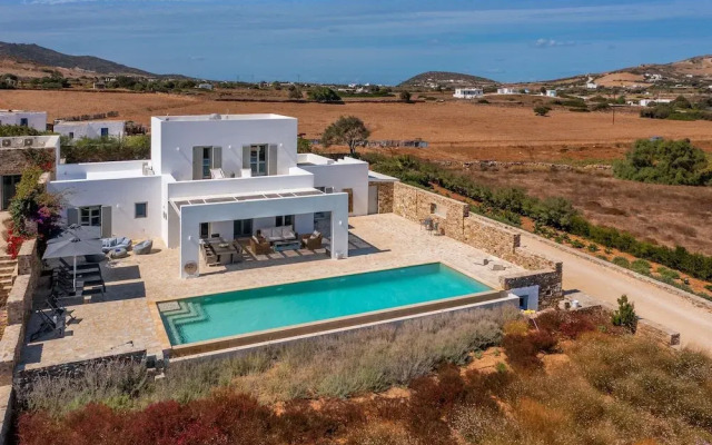 The Gallery Home - Elegant Villa In Antiparos
