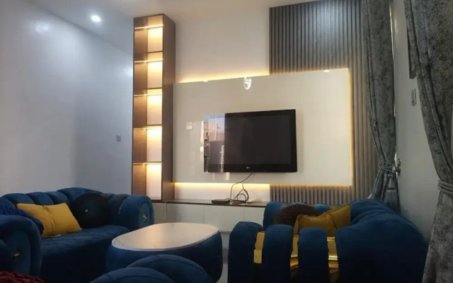 Shimawa-apartment-sleeps2-parking-24/7security