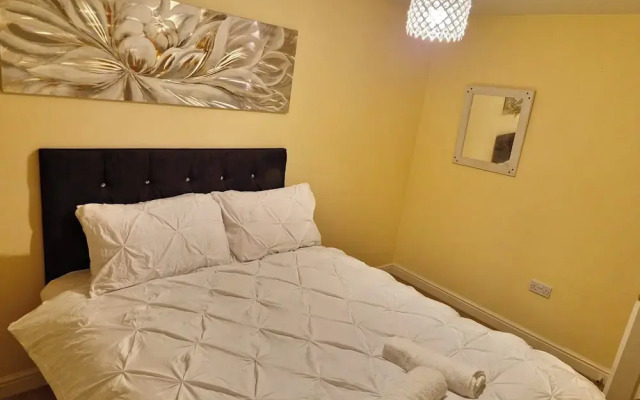 Maidstone Holiday Apartment 3 Bedrooms Free Sports Sleeps 7
