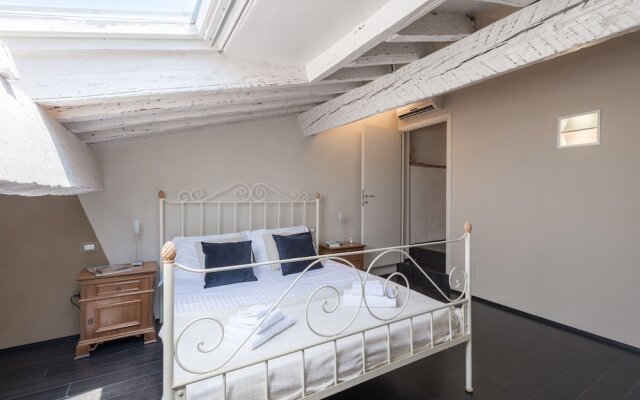 Santa Croce Apartments by Mmega