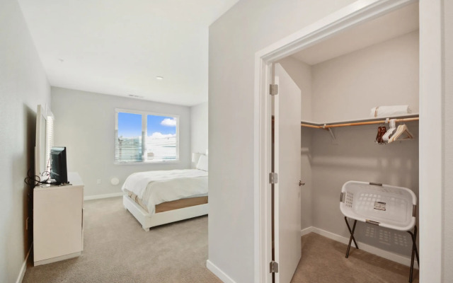 Global Luxury Suites in Menlo Park