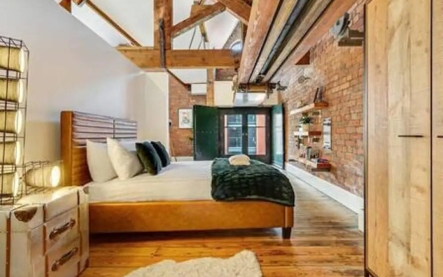 Host Stay Bands Warehouse VI