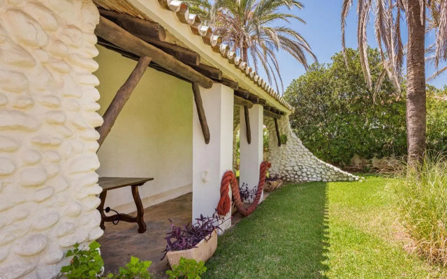 1100 Marbella Beachfront first line