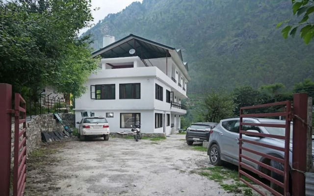 Treebo Trend Woodward II