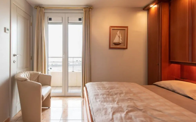 Beautiful Apartment With a View of the Marina