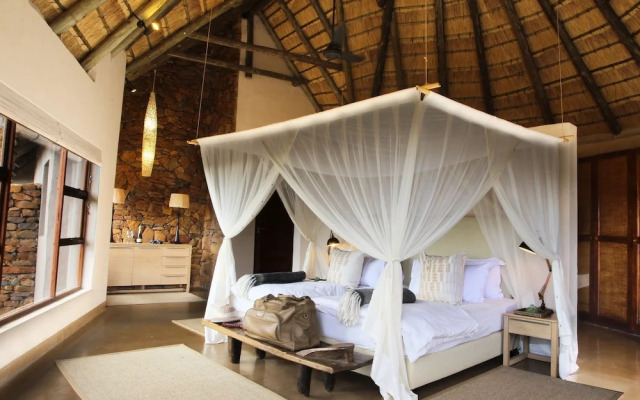 Nambiti Plains Private Game Lodge