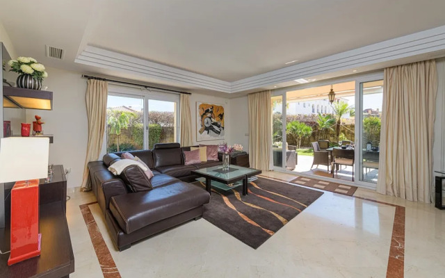 Villa Riviera in Urbanizaci n Riviera Sol