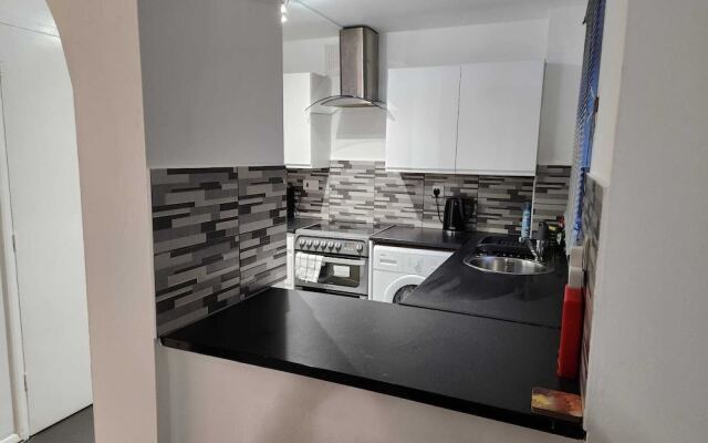Grays Apartment With City Views Lakeside Shopping