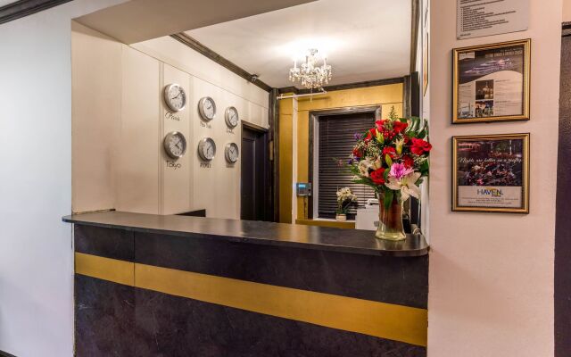 Royal Park Hotel & Hostel