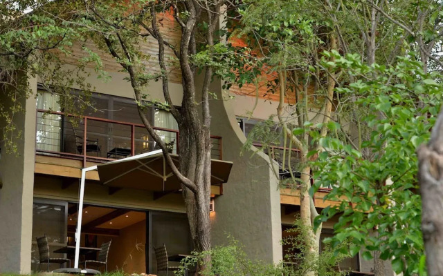 Victoria Falls Safari Suites
