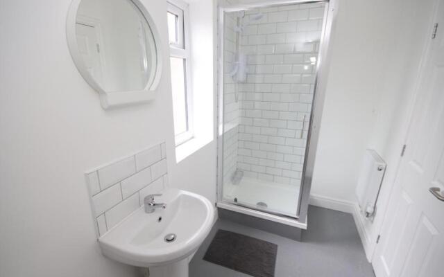 Stylish 7 Bed House, close to City Centre