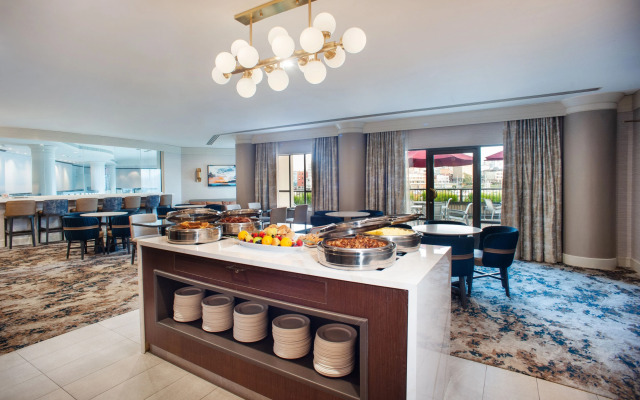 Delta Hotels by Marriott Victoria Ocean Pointe Resort