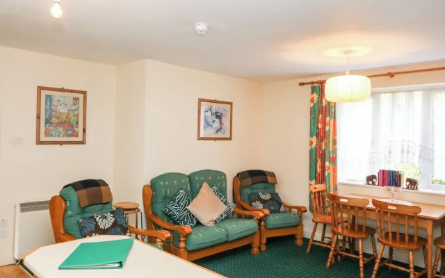 2 Garnish Court