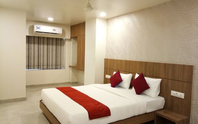 OYO 13857 Hotel Imperial