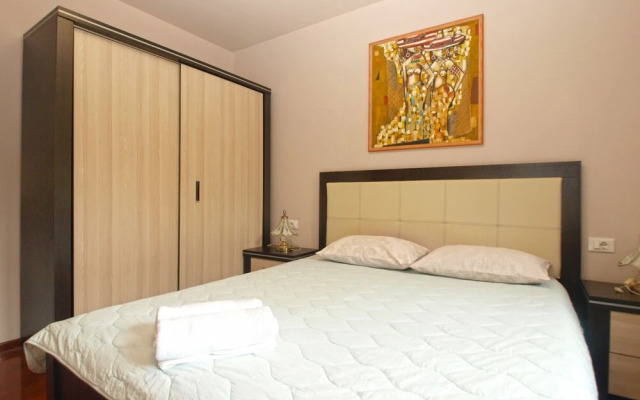 Apartment 1695