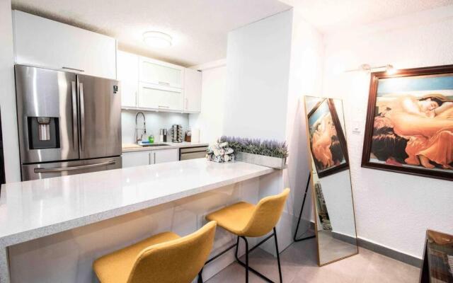 Blissful 3BR Art District Apt with PK & Fast WiFi