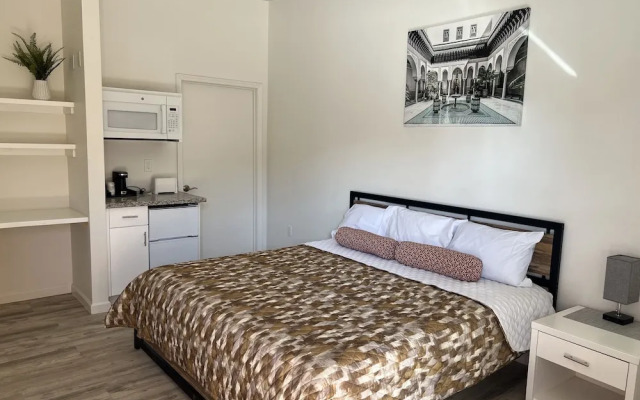 Villa Alamari Inn And Suites