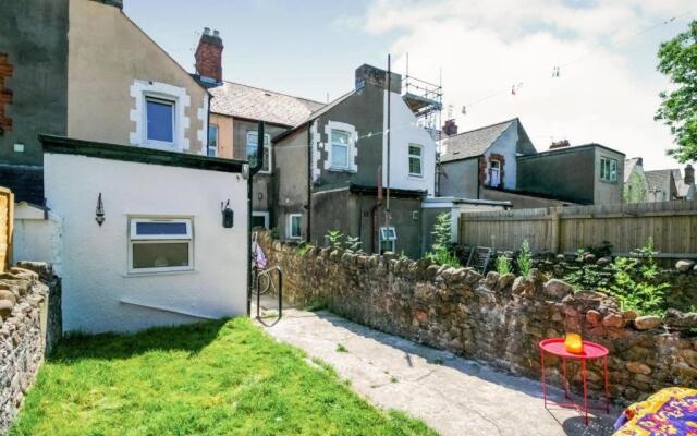 Lovely 3 bedroom house with garden and parking