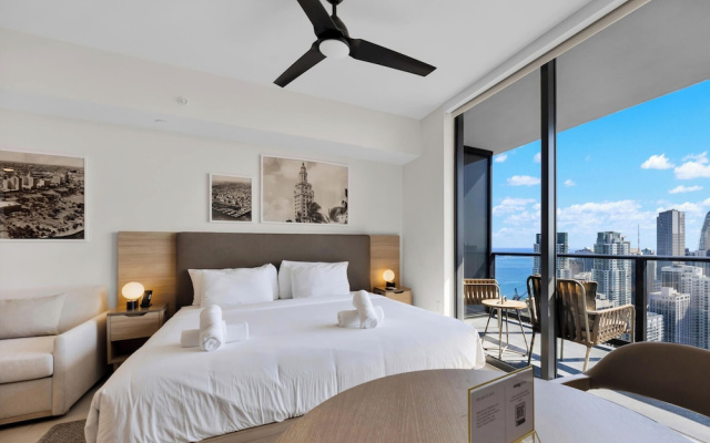 46th-Floor High-Rise Studio - Pool & Gym