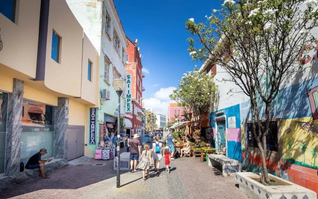 Modern Elegant Broadway Vibes in Willemstad