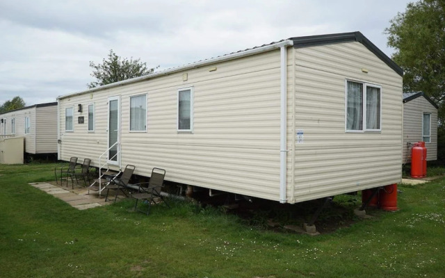 Pets go Free 3 Bedroom Caravan at Heacham Beach