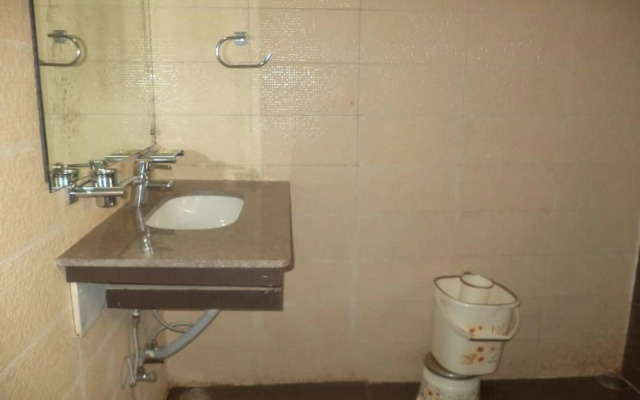 OYO Room Near Cosmos Mall