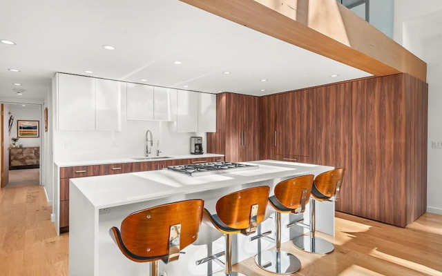 Fifth Avenue Condominiums by Frias