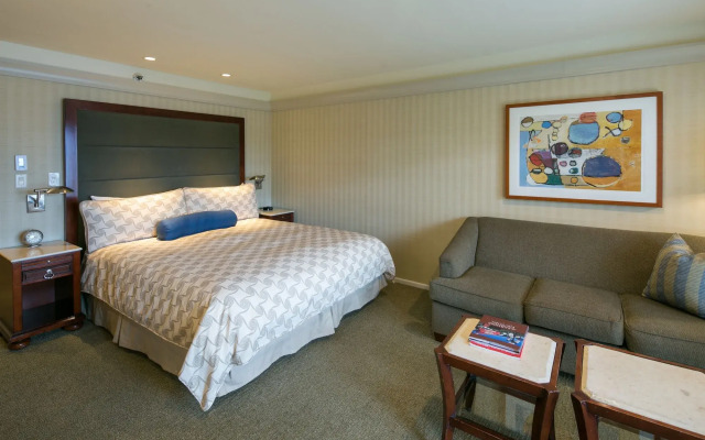 Monterey Bay Inn