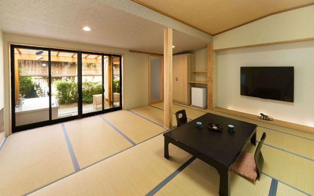 Yuraku Hotel