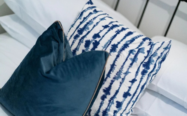 The Jam - Cunningly Good Cunningham Street Apartment