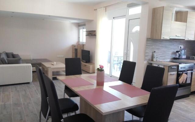 Helios & Elia family house